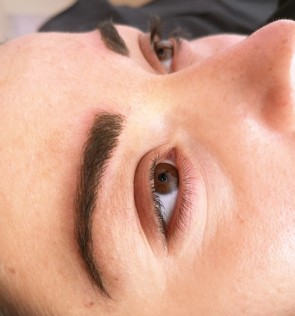Retouch of eyebrows microblading